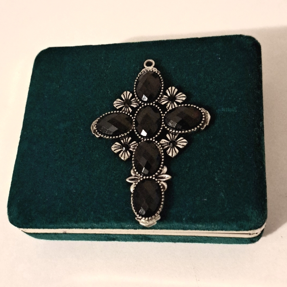 Vintage Silver Black Faceted Stone Cross Pendant